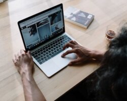 Optimisation des images e-commerce : au-delà des attributs Alt, l&rsquo;impact sur le search visuel